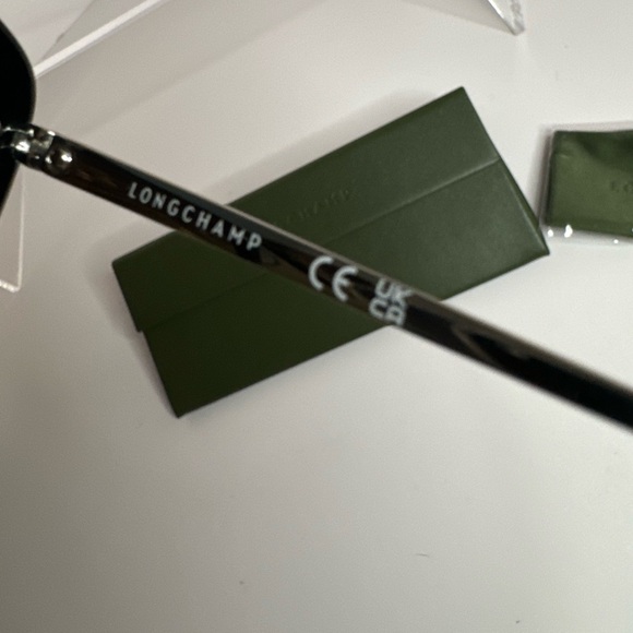 Longchamp New Sunglasses with Hard Case & Cleaning Cloth - Picture 10 of 12